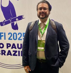 Cirurgião com experiência em transplante capilar Dr. Gustavo Mello, referência nacional em transplante capilar